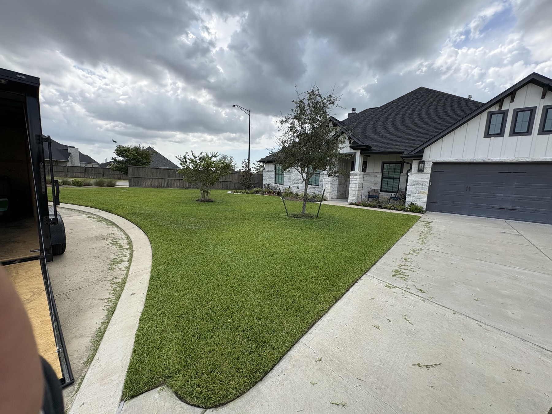 Curved lawn detail