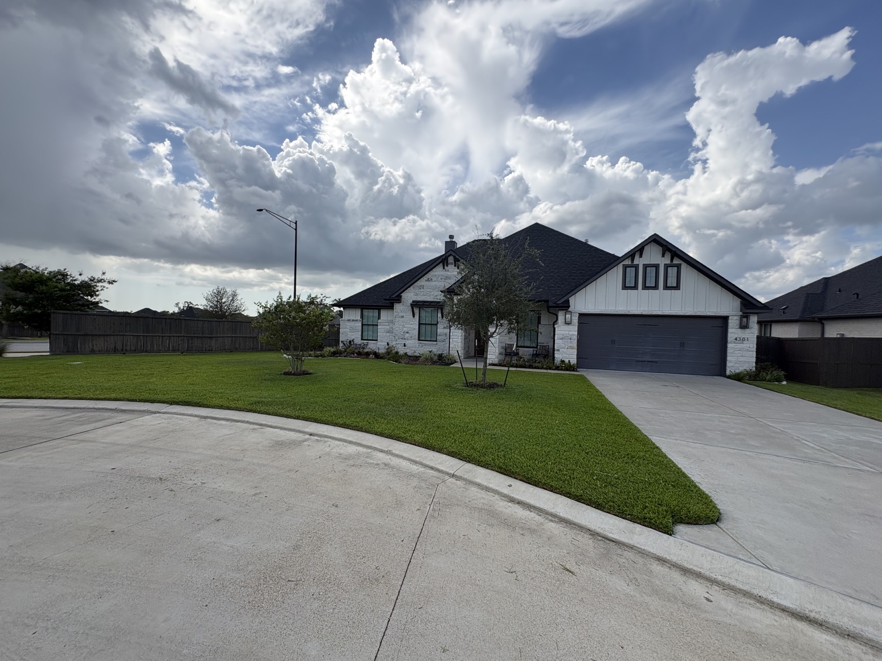 Freshly maintained residential front lawn in the Bryan College Station service area